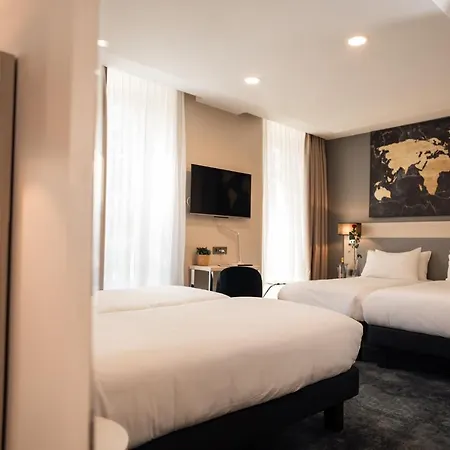 Univers Hotel 4*