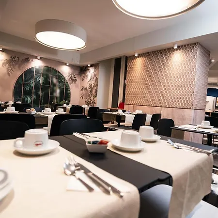 尤尼维酒店 4* 尼斯